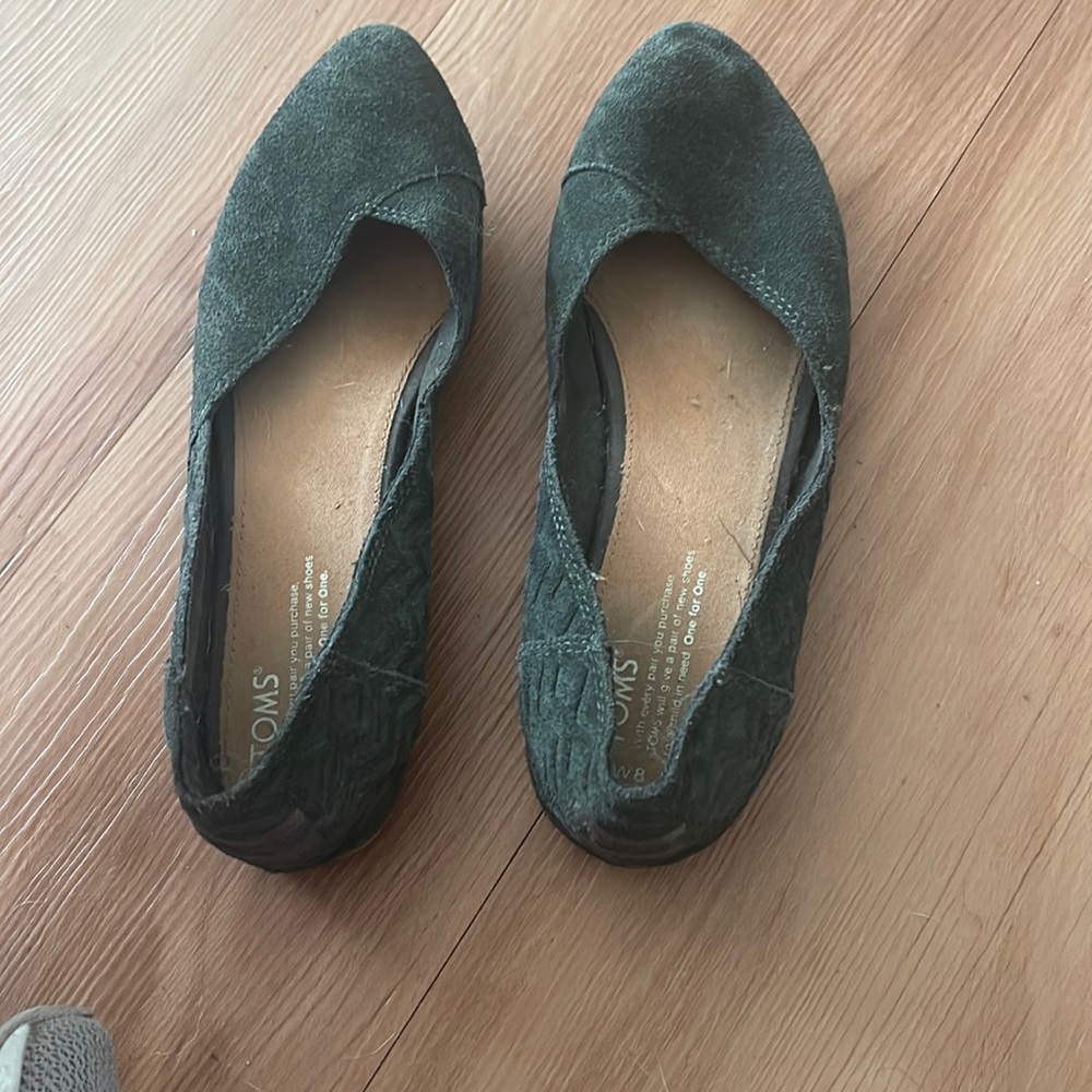 Tom’s flats size 8 worn a few times good condition